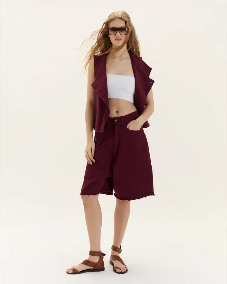 Bermuda felisa: Prenda jeanera de gabardina 100% algodón con diseño relajado y estilo urbano de Blue Sheep en Shorts para argentina