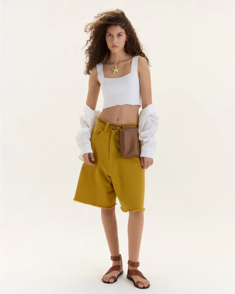 Bermuda felisa: Prenda jeanera de gabardina 100% algodón con diseño relajado y estilo urbano de Blue Sheep en Shorts para argentina