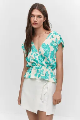 Blusa cruzada con flores de Mango en Blusas para argentina