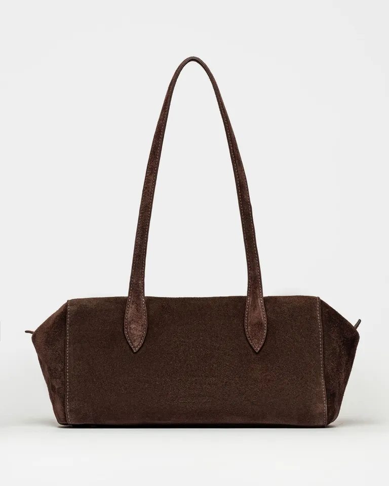 Cartera al hombro de cuero gamuza en color marrón con asa larga y suave de Prüne en Bolsos y Carteras para argentina