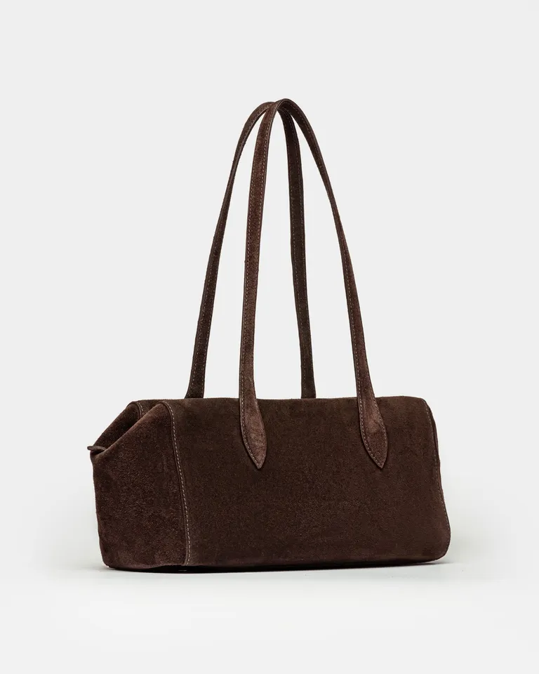 Cartera al hombro de cuero gamuza en color marrón con asa larga y suave de Prüne en Bolsos y Carteras para argentina