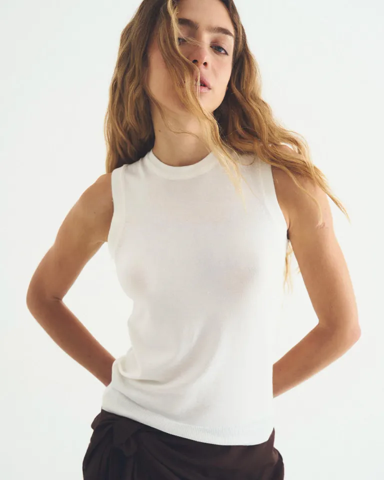 Musculosa básica de viscosa, prenda premium e importada para mujer de Sky en Tops para argentina