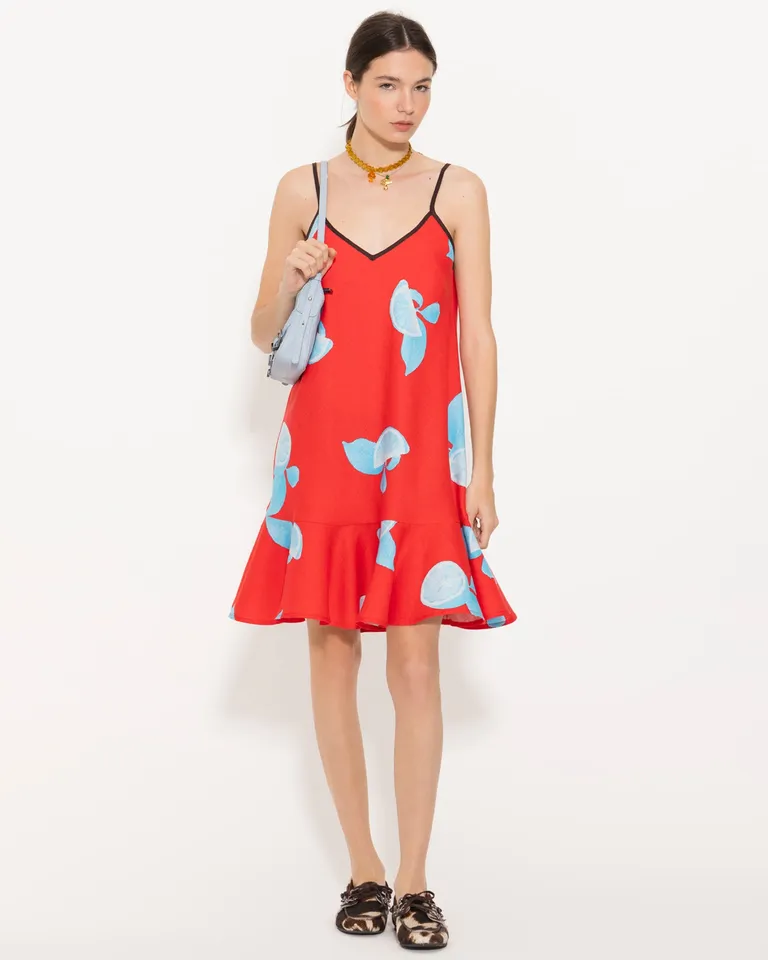 Vestido rojo estampado con limones y volados en el ruedo de Jazmin Chebar en Vestidos para argentina