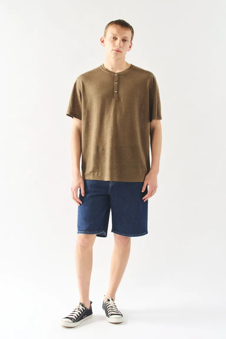 Remera de lino con cuello henley y mangas cortas para hombre de Bensimon en Remeras y Polos para argentina