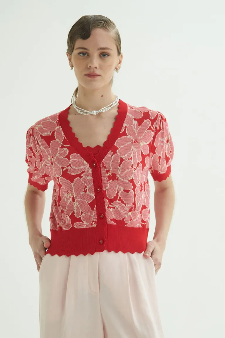 Cardigan de manga corta con diseño floral y textura suave para un estilo femenino y moderno de Las Pepas en Buzos y Sweaters para argentina