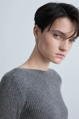 Remera canalé cuello barco de Mango en Buzos y Sweaters para argentina