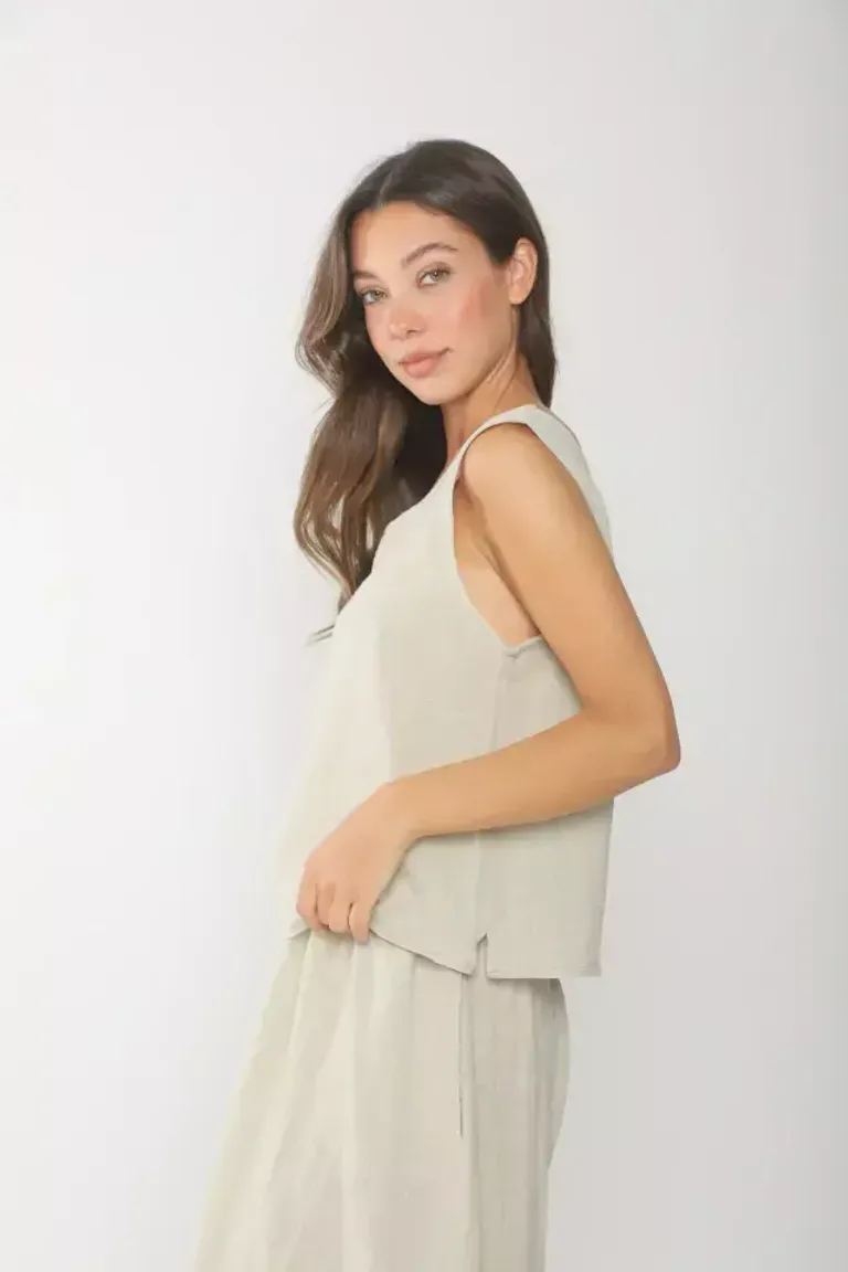 Blusa confeccionada en bambula con pinzas al frente y tajos laterales de Belle en Blusas para argentina