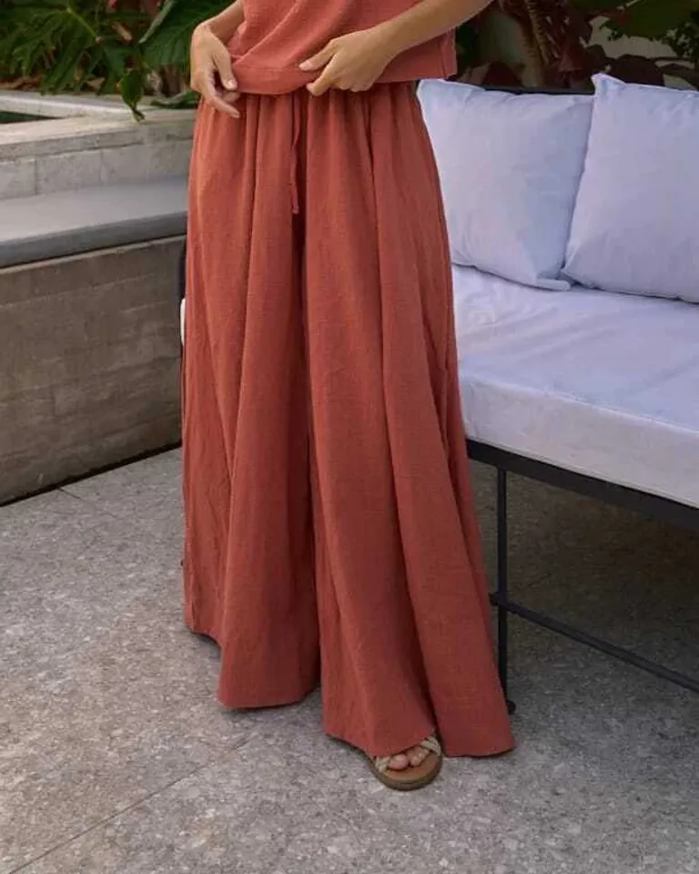 Blusa confeccionada en bambula con pinzas al frente y tajos laterales de Belle en Blusas para argentina