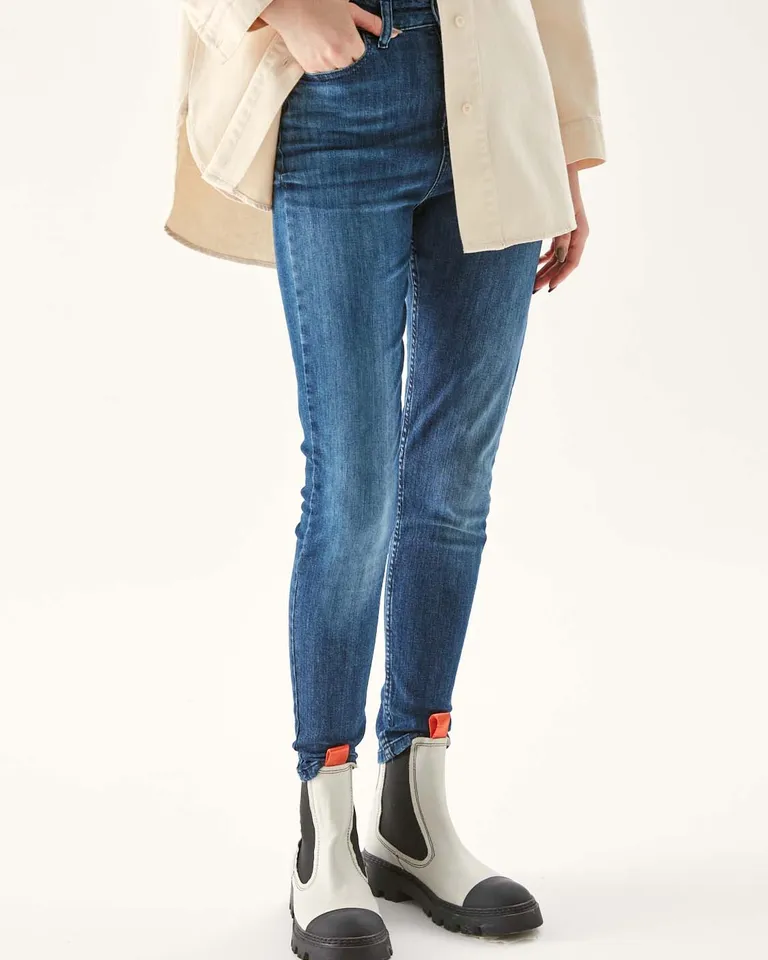 Pantalón de jean tiro alto con ajuste entallado y cinco bolsillos de Furzai en Pantalones para argentina