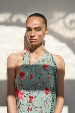 Vestido asimétrico bordado con flecos de Mango en Vestidos para argentina