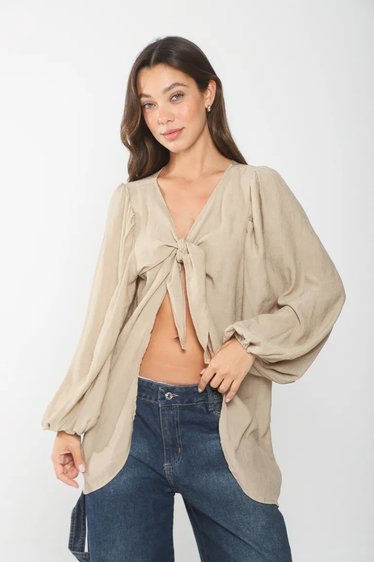 Kimono de seda arrugada con mangas princesa y diseño fluido de Belle en Kimonos para argentina