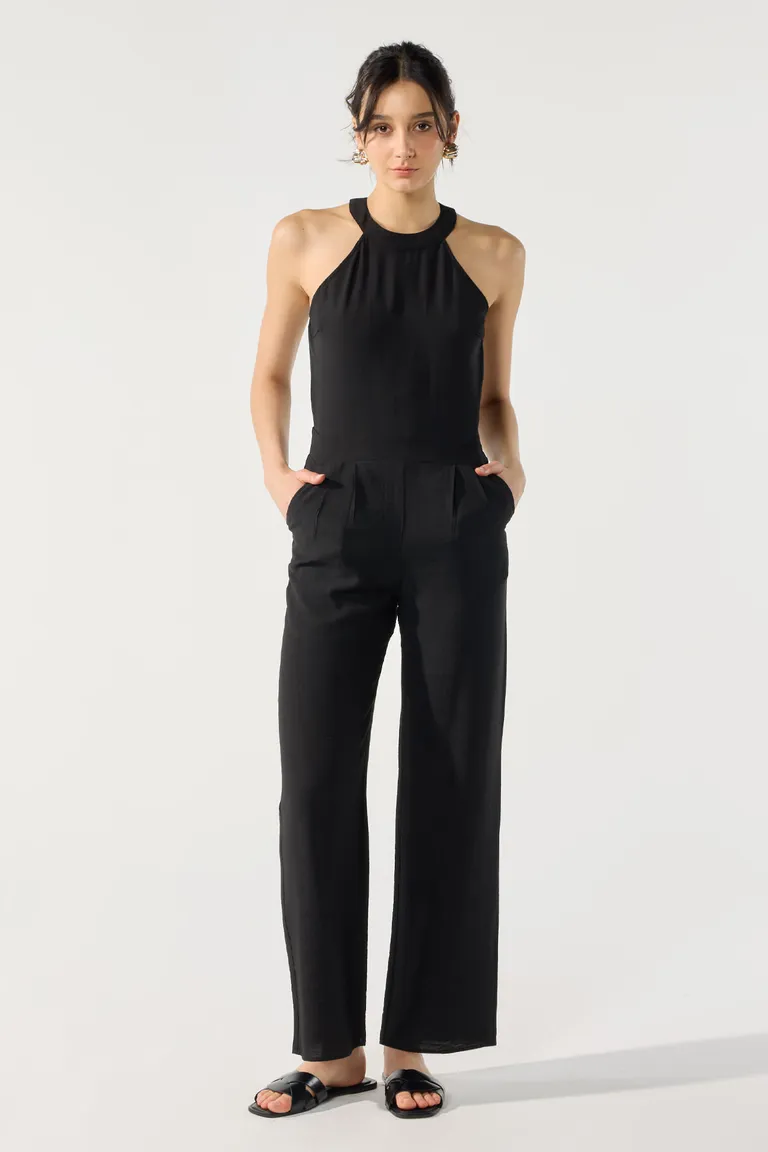 Mono negro largo con escote halter y espalda semi-abierta de Cuesta Blanca en Monos para argentina