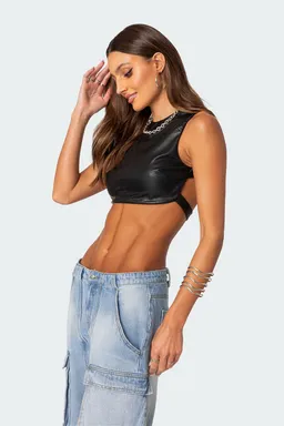 Top crop cuero sintético porsha de Edikted en Tops para argentina