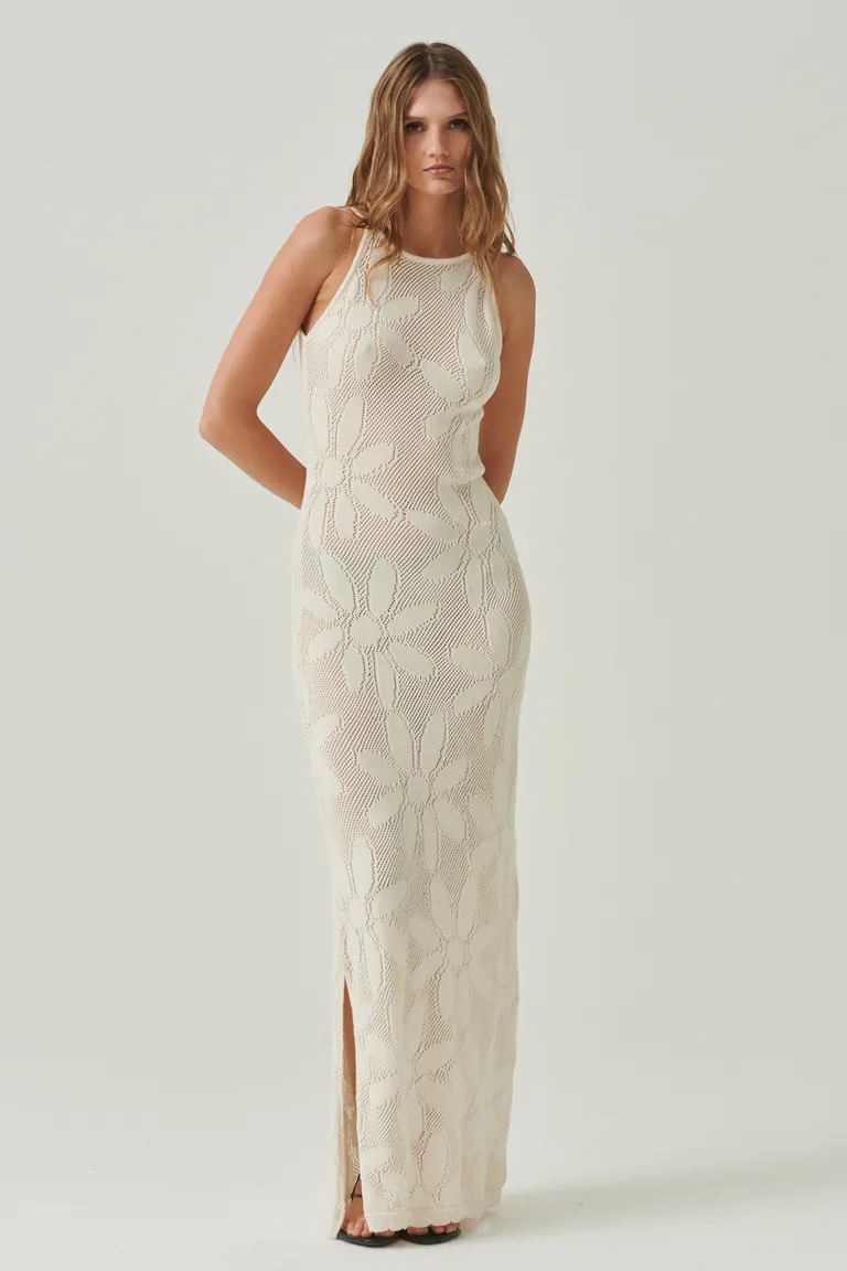 Vestido largo de hilo con diseño calado y silueta fluida, escote halter de Sweet en Vestidos para argentina