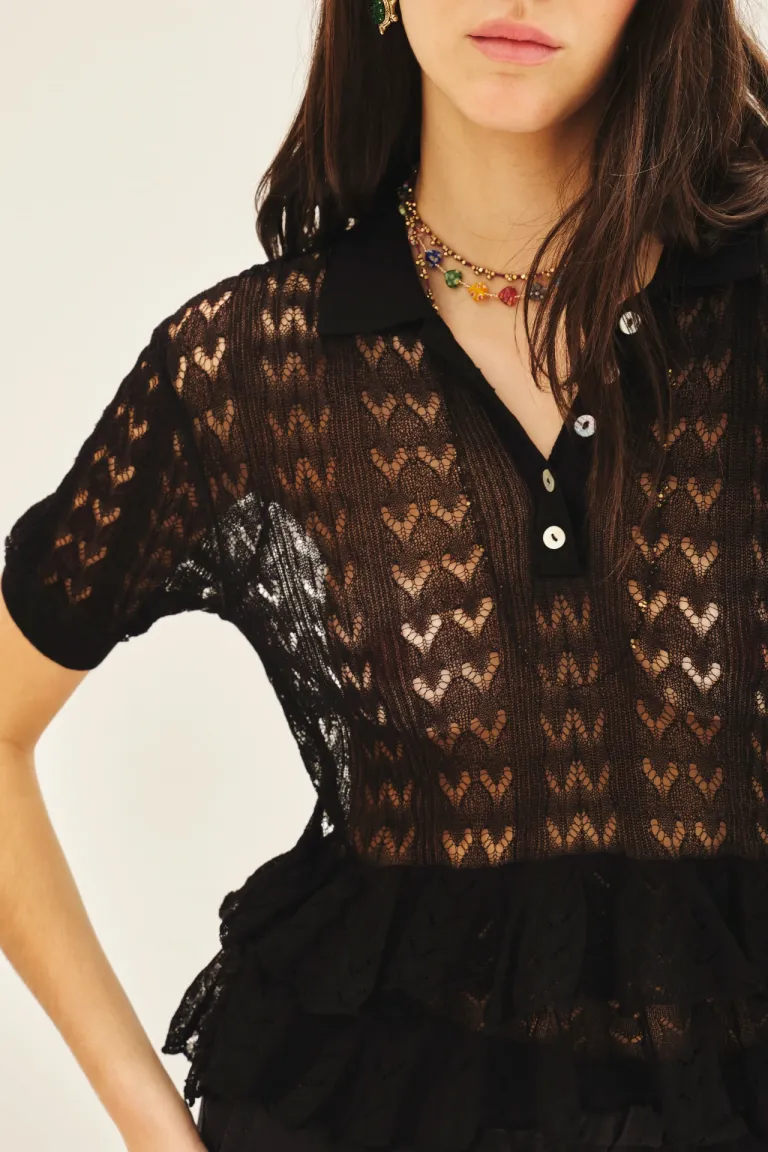 Camisa femenina de diseño calado con abotonadura delantera y cuello vuelto de Rapsodia en Camisas para argentina