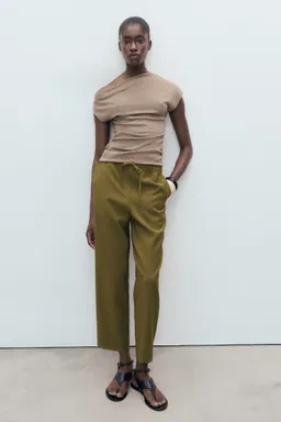 Pantalón fluido con cordón de Mango en Pantalones para argentina