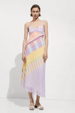 Vestido estampado con tirantes de Mango en Vestidos para argentina