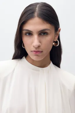 Vestido satinado cuello volante de Mango en Vestidos para argentina
