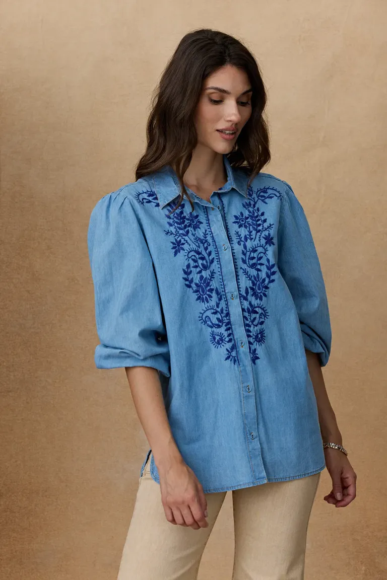 Camisa de mujer con mangas abullonadas y detalle de bordado ornamental en el canesú de Indiastyle en Camisas para argentina