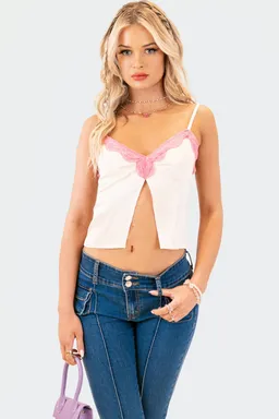 Crop top satinado abertura de Edikted en Tops para argentina
