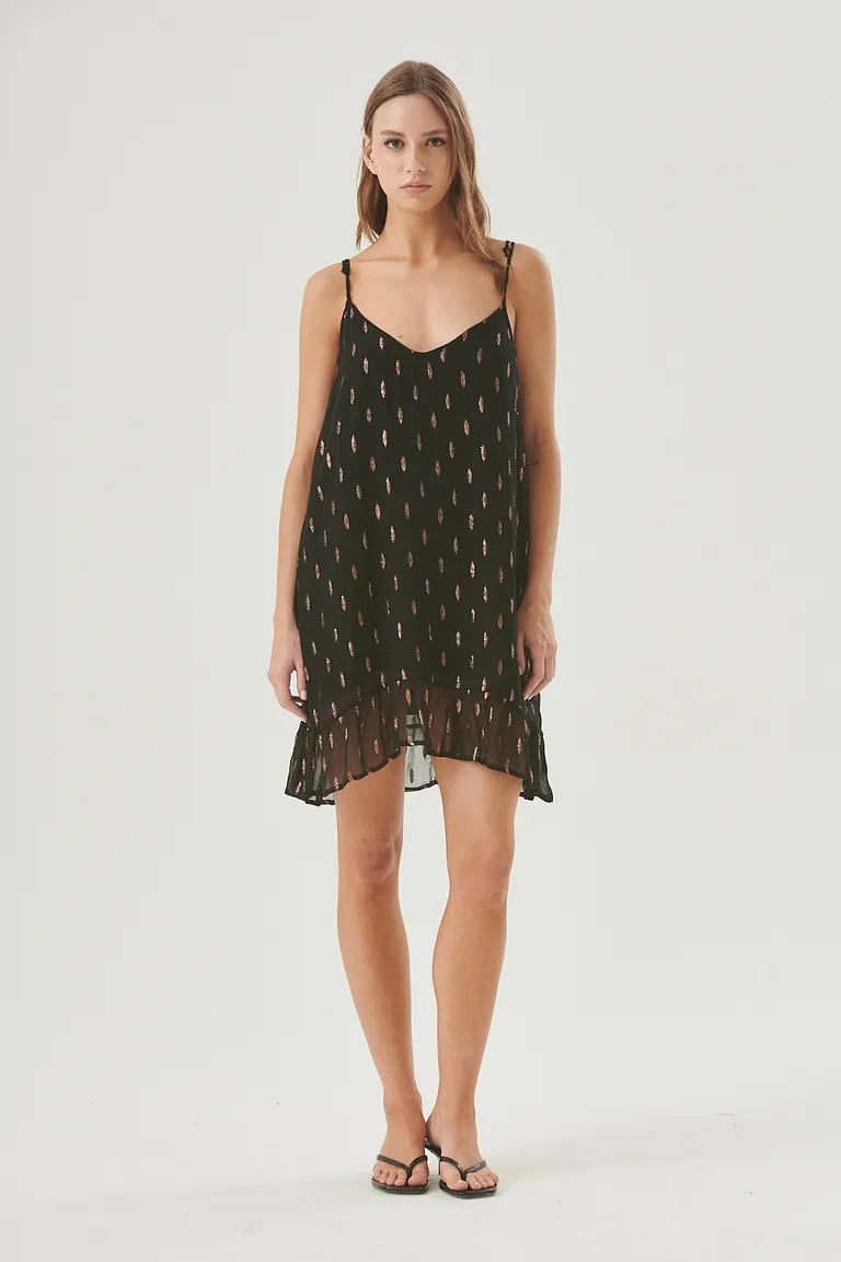 Vestido femenino de crepe con textura granulada y detalles de lurex, diseño de breteles finos y ruedo con volado de Sweet en Vestidos para argentina