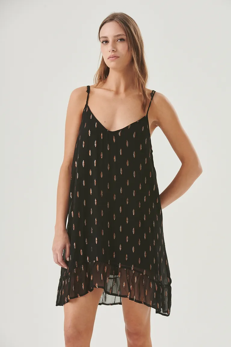 Vestido femenino de crepe con textura granulada y detalles de lurex, diseño de breteles finos y ruedo con volado de Sweet en Vestidos para argentina