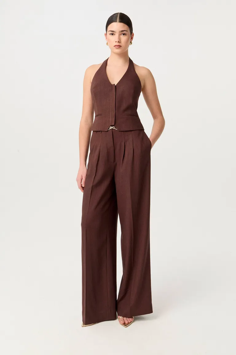 Chaleco de sastrería en viscosa efecto lino con recortes de entalle y escote en v de Markova en Chalecos para argentina