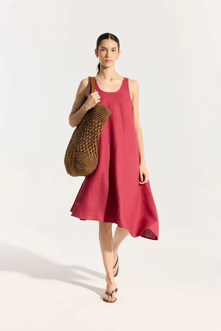 Vestido de lino rojo de corte amplio e irregular, ideal para todo tipo de ocasiones de Portsaid en Vestidos para argentina