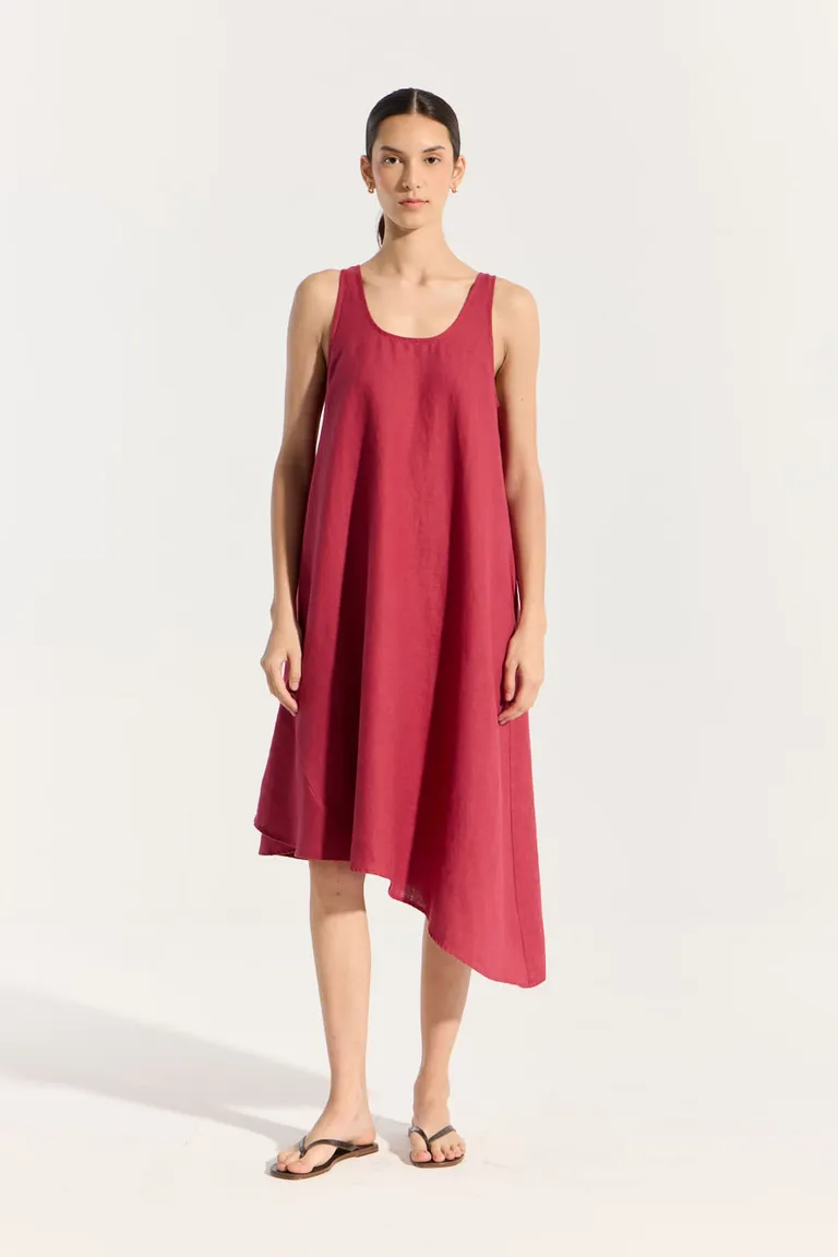 Vestido de lino rojo de corte amplio e irregular, ideal para todo tipo de ocasiones de Portsaid en Vestidos para argentina