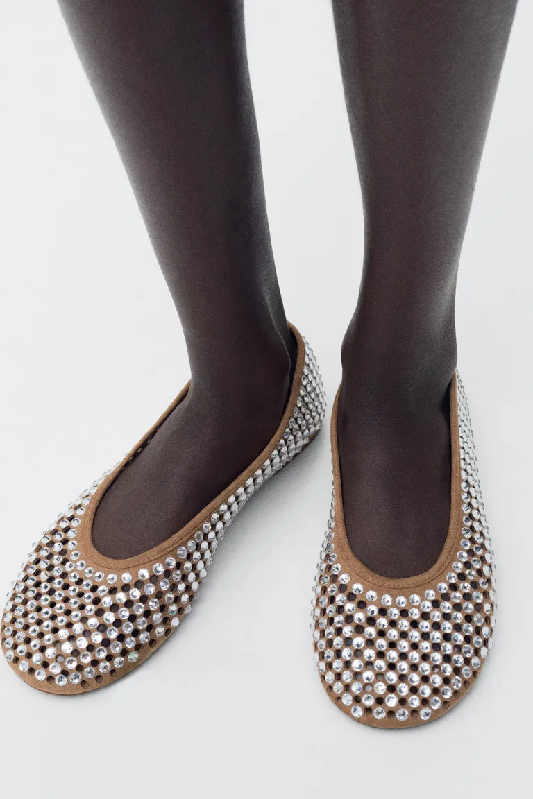 Bailarina troquelada strass de Mango en Ballerinas para argentina