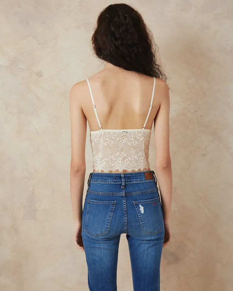 Top de encaje tipo lencero con escote triangulo y breteles finos regulables de Wanama en Tops para argentina