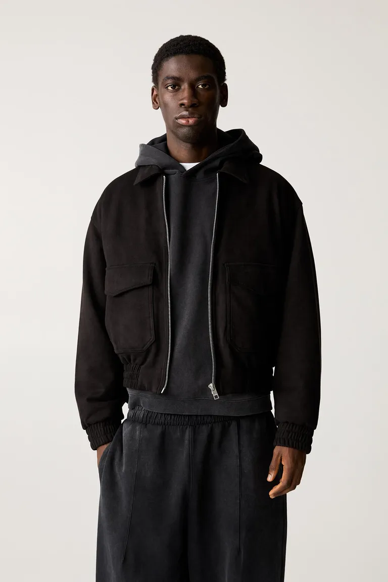 Campera gamuza sintética cropped de Pull&Bear en Abrigos y Camperas para argentina