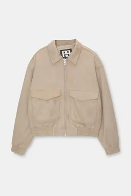Campera gamuza sintética cropped de Pull&Bear en Abrigos y Camperas para argentina