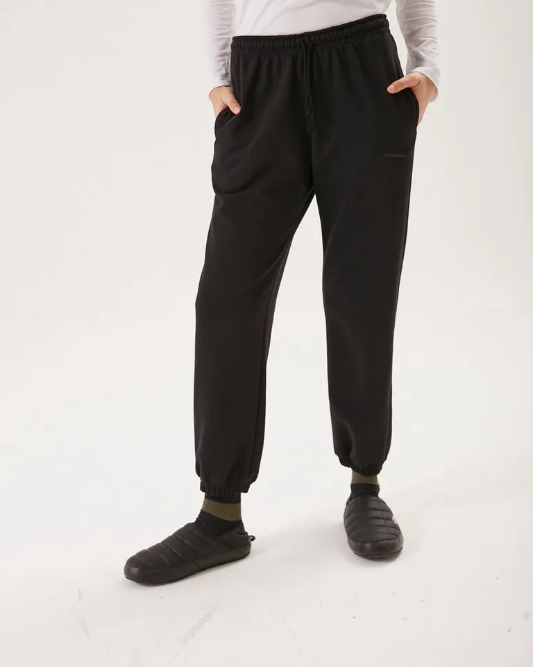 Pantalón deportivo de corte holgado con cintura elástica, cordón ajustable y puños en los tobillos de Furzai en Pantalones para argentina