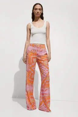 Pantalón lyocell estampado de Mango en Pantalones para argentina