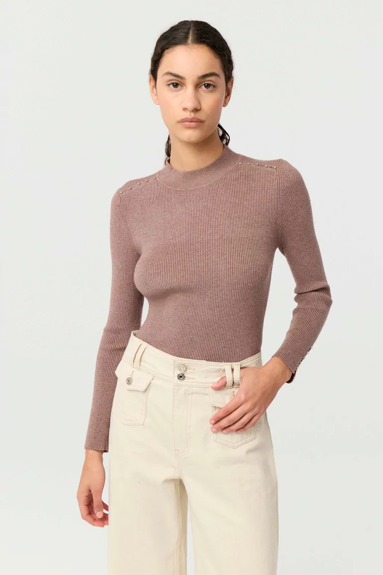 Remera de punto acanalado con cuello alto y mangas largas de calce anatómico con detalles metálicos de Markova en Remeras para argentina