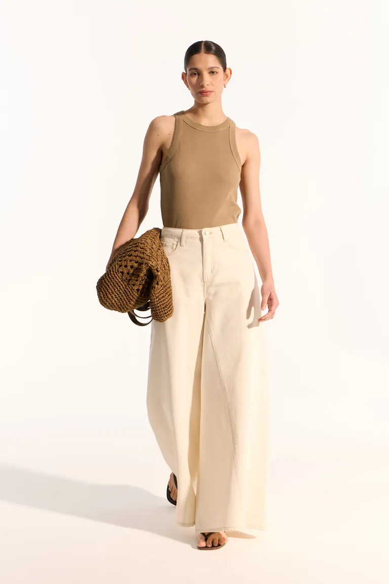 Top de línea minimalista y elegante para lucir un estilo sofisticado y versátil de Portsaid en Tops para argentina