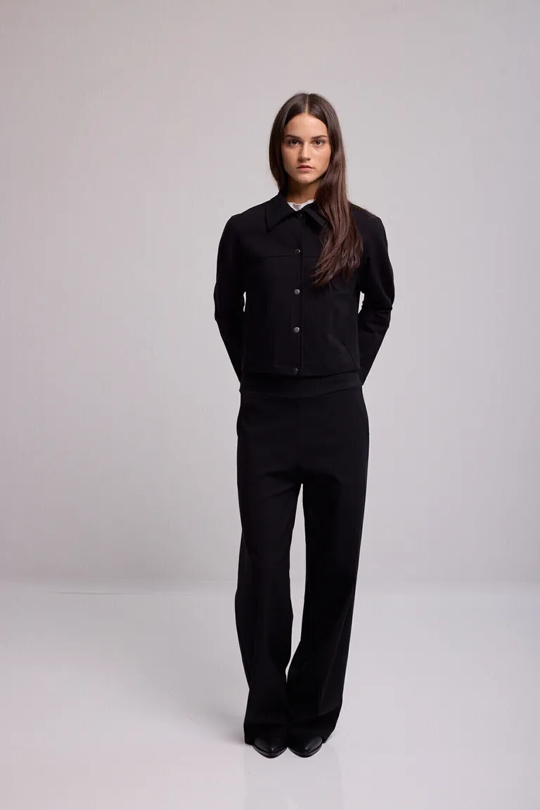 Chaqueta corta con cuello camisero y cierre frontal a presión de Kill en Chaquetas para argentina