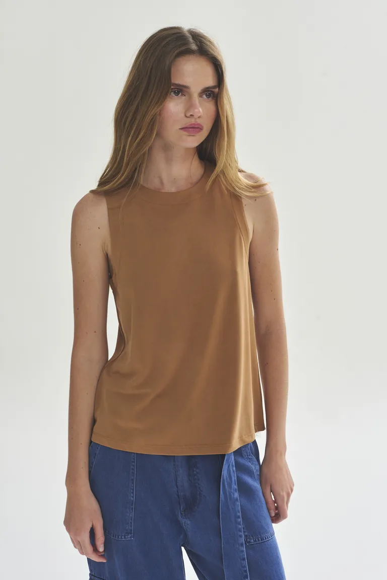 Musculosa marrón de diseño minimalista y elegante para mujeres de Akiabara en Tops para argentina
