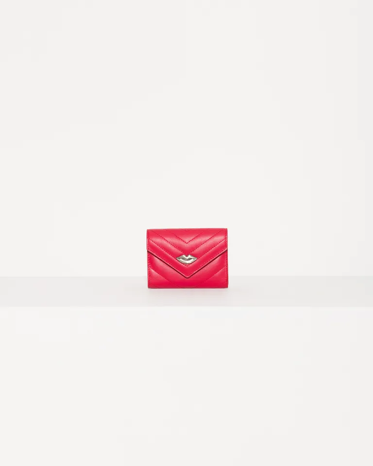 Billetera de cuero con aplique de lipstick en efecto matelaseado para un estilo sofisticado de Jazmin Chebar en Billeteras y Monederos para argentina