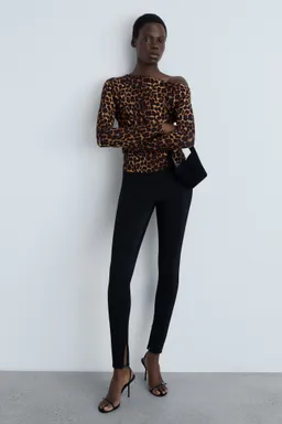 Remera leopardo asimétrica de Mango en Remeras para argentina