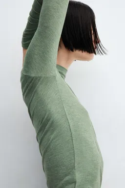 Remera cuello alto manga larga de Mango en Buzos y Sweaters para argentina