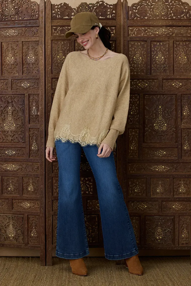 Sweater tejido de punto con detalle de puntilla en ruedo inferior de Indiastyle en Buzos y Sweaters para argentina