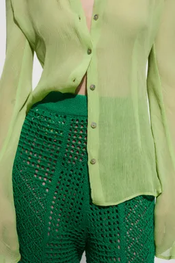 Blusa fluida con textura de Mango en Blusas para argentina
