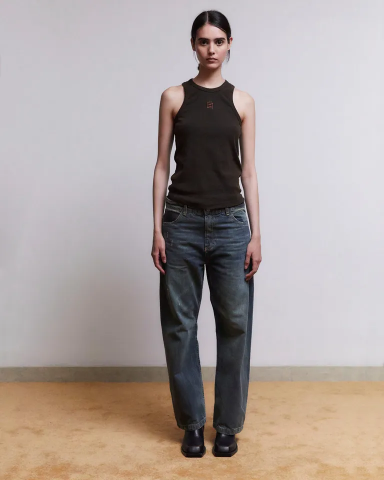 Top de algodón con lavado ácido y detalle marcario en el frente de Prüne en Tops para argentina