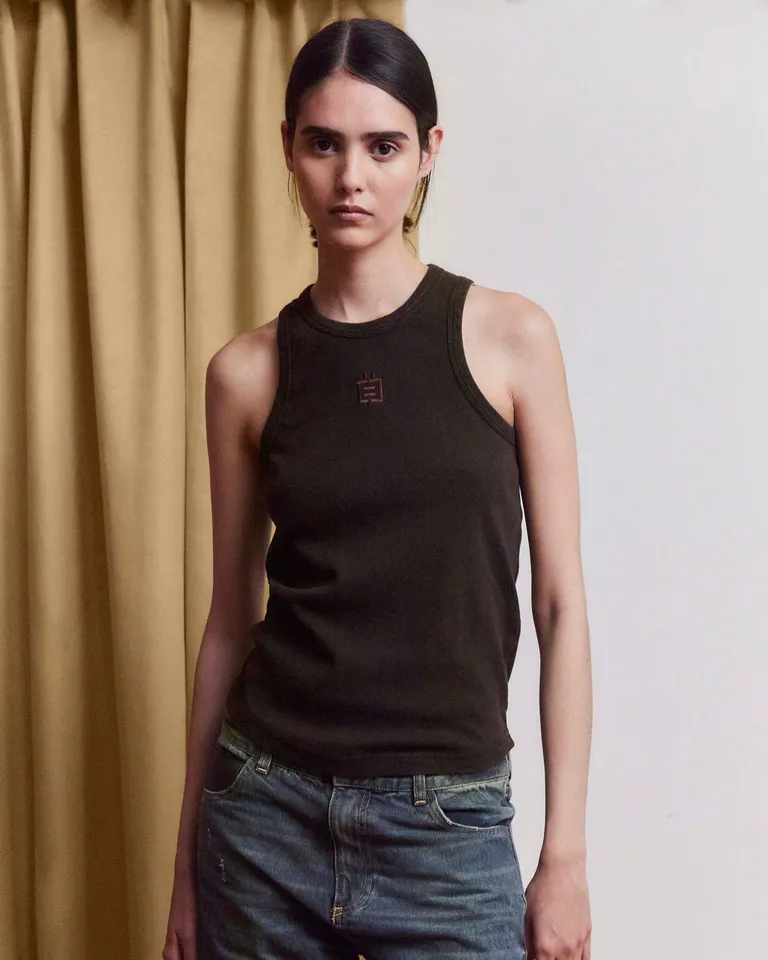 Top de algodón con lavado ácido y detalle marcario en el frente de Prüne en Tops para argentina