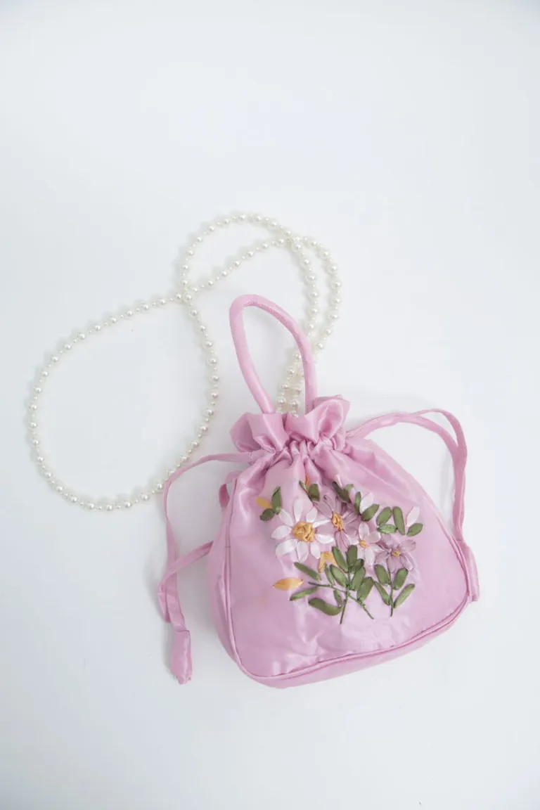 Mini Bolso Satinado con Bordado Floral y Detalles de Piedras de Las Pepas en Bolsos y Carteras para argentina