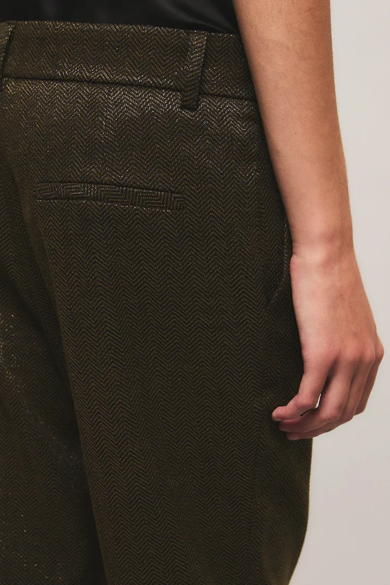 Pantalón de sastrería cigarette con diseño espigado y ajuste entallado sobre los tobillos de Kosiuko en Pantalones para argentina