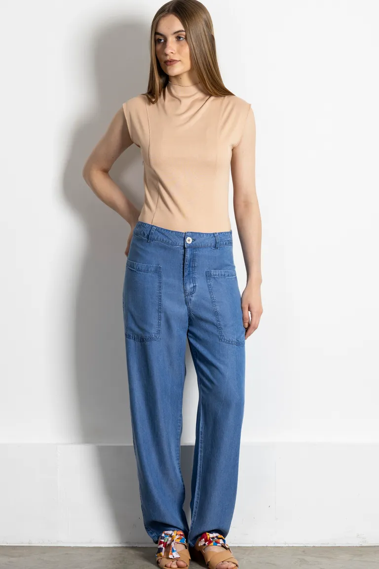 Pantalón de corte recto en tela de tencel con diseño de bolsillos amplios de Kill en Pantalones para argentina