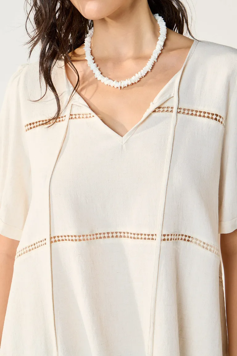 Blusa de lino con detalles de encaje - Elegante y versátil para todo uso de Cuesta Blanca en Blusas para argentina